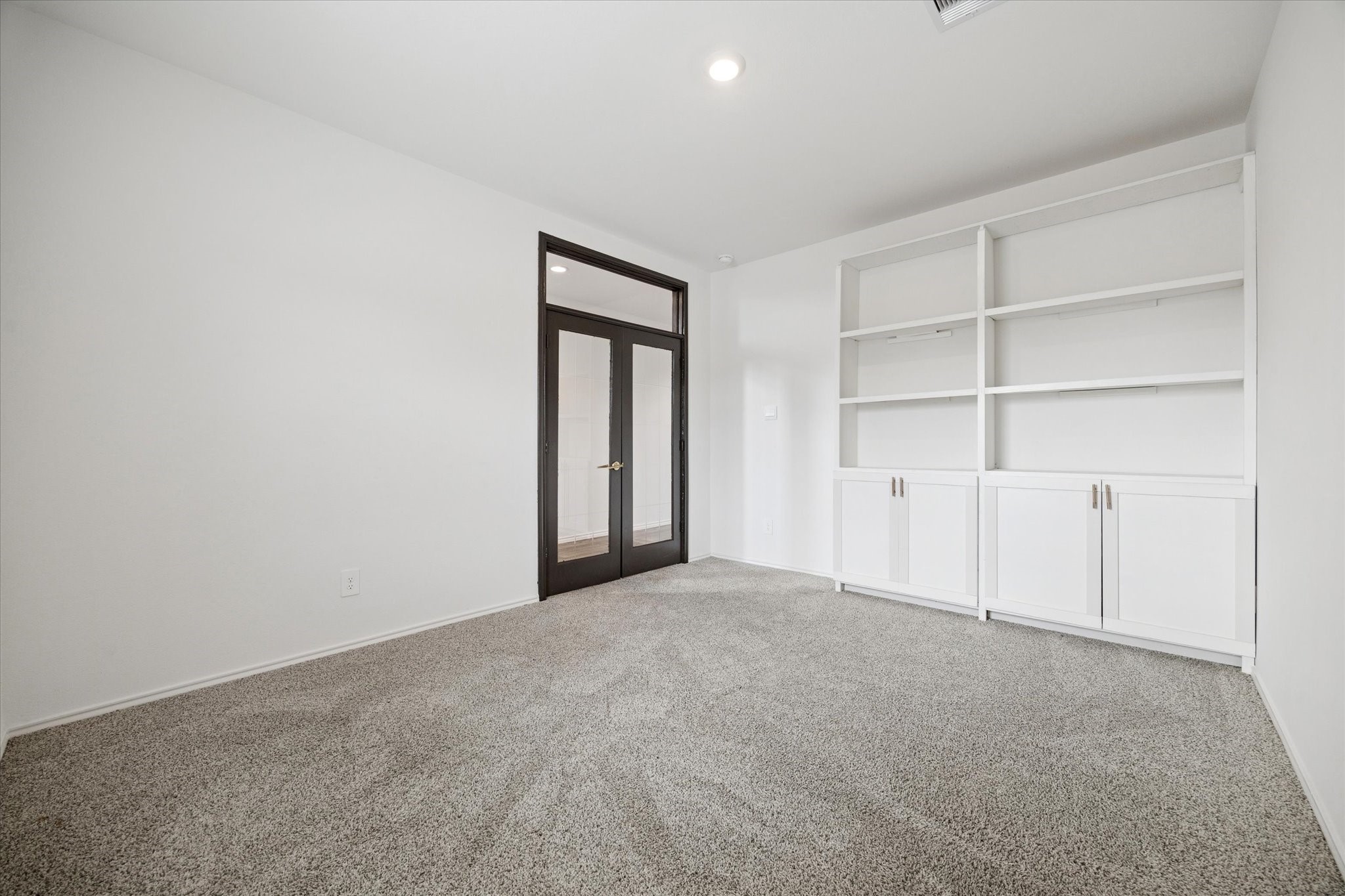 2938 Bur Landing Lane Rosenberg, TX 77469 - Photo 5 of 21 a view of an empty room with a closet