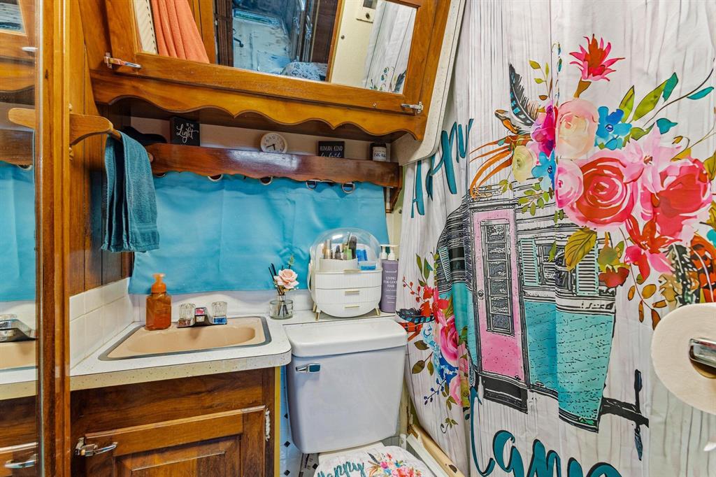 988 County Road Gordonville, TX 76245 - Photo 27 of 35 a utility room with dryer and washer