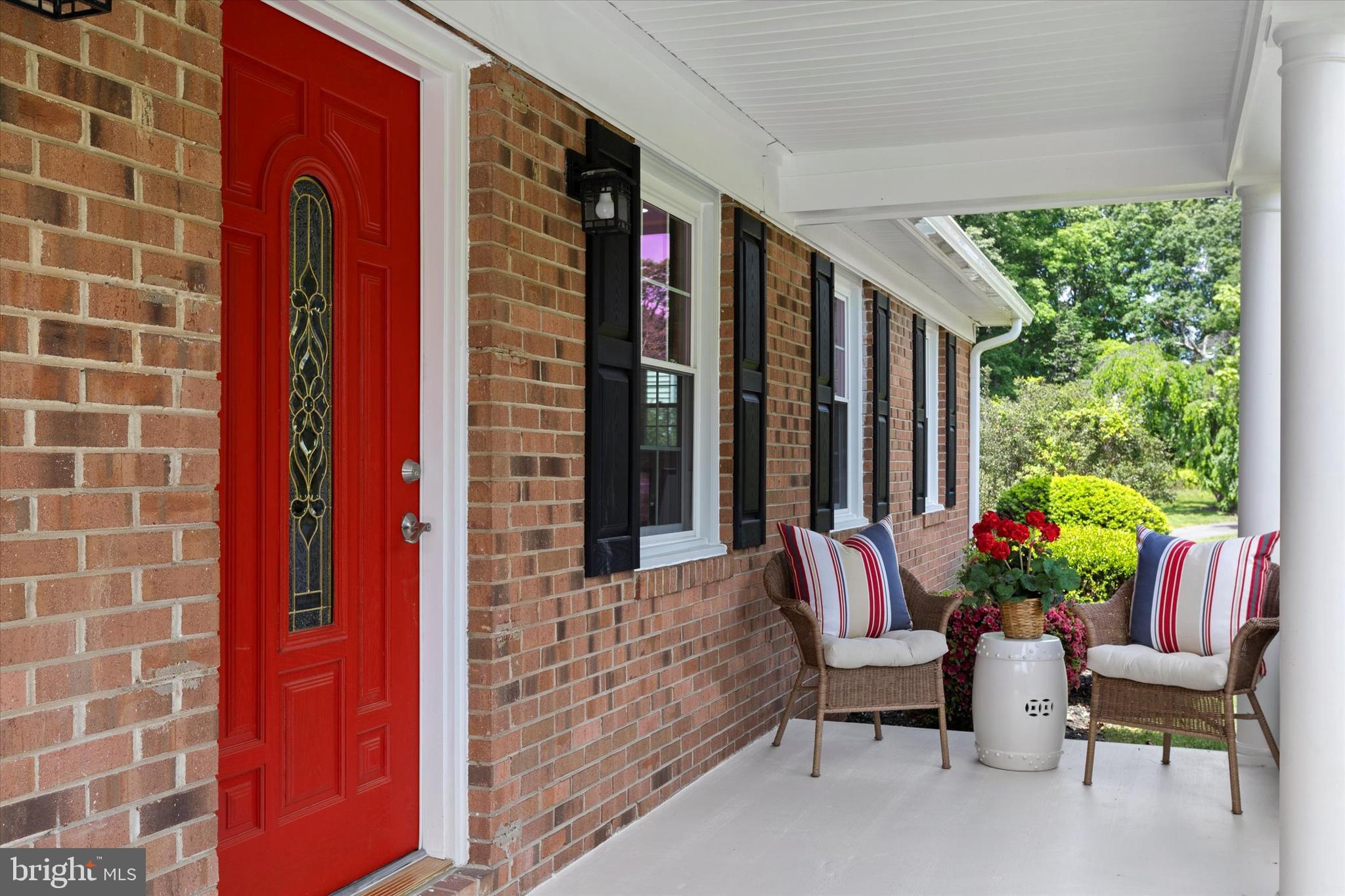 8116 Rolling Road Springfield, VA 22153 - Photo 3 of 41