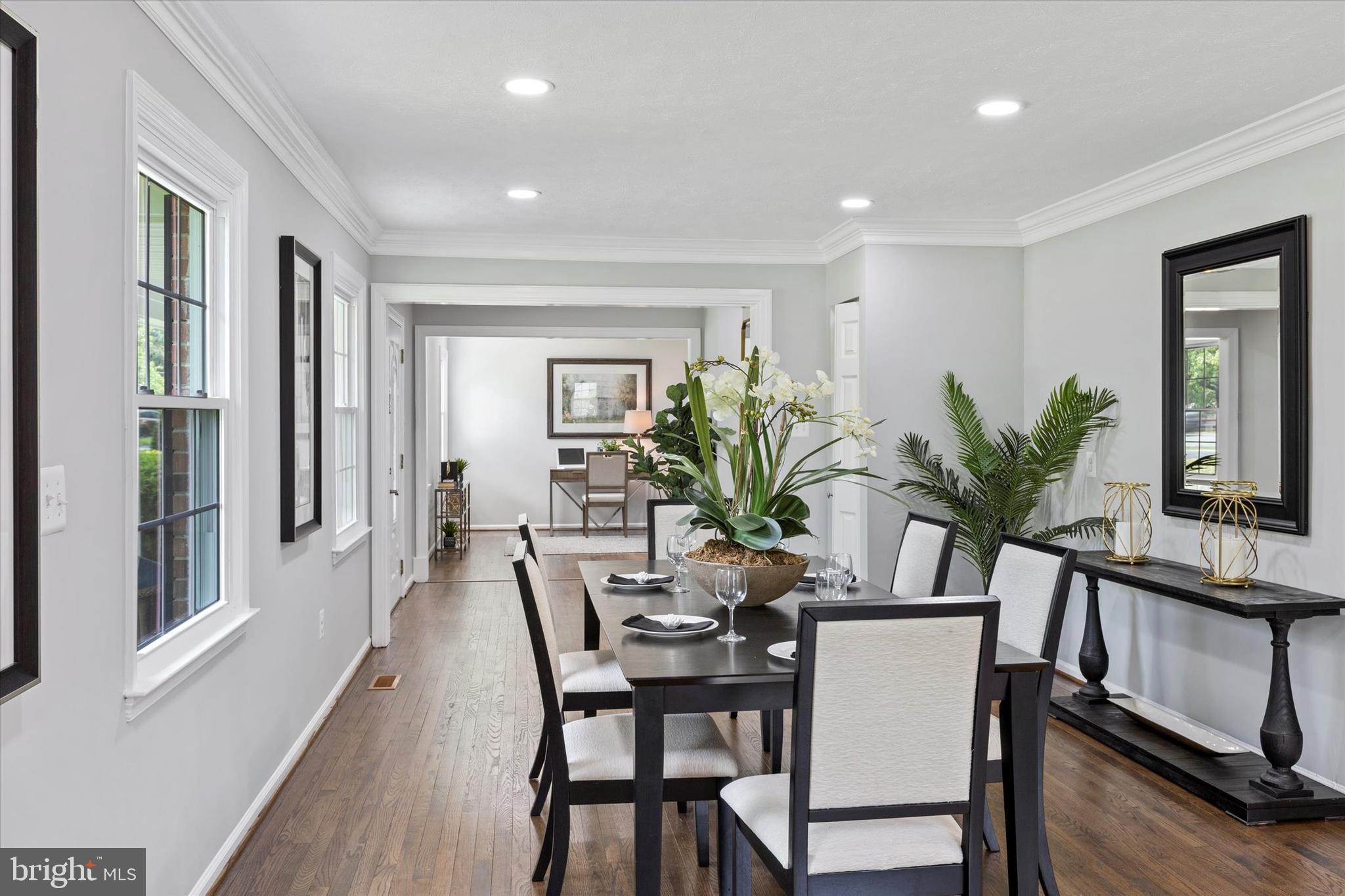 8116 Rolling Road Springfield, VA 22153 - Photo 4 of 41