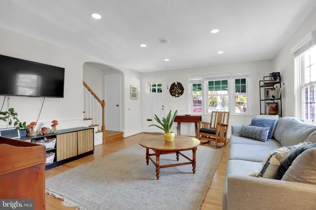 $435,000 | 418 Chumleigh Road, Baltimore, MD 21212