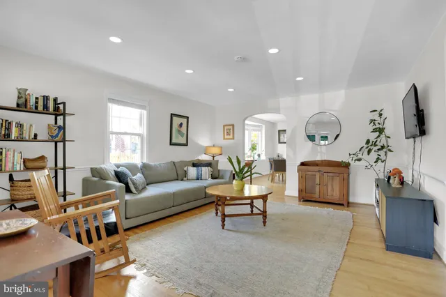 $435,000 | 418 Chumleigh Road, Baltimore, MD 21212