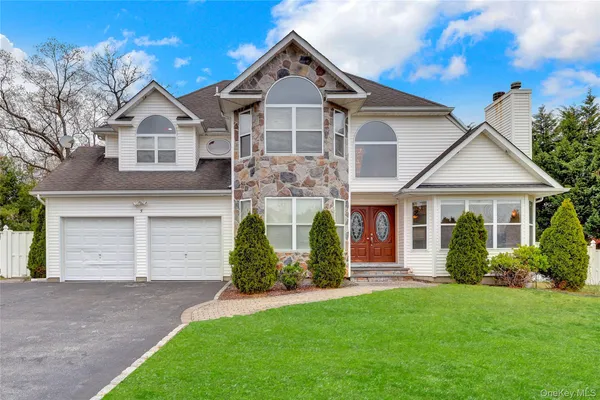 $999,999 | 5 Supreme Court, Smithtown, NY 11787