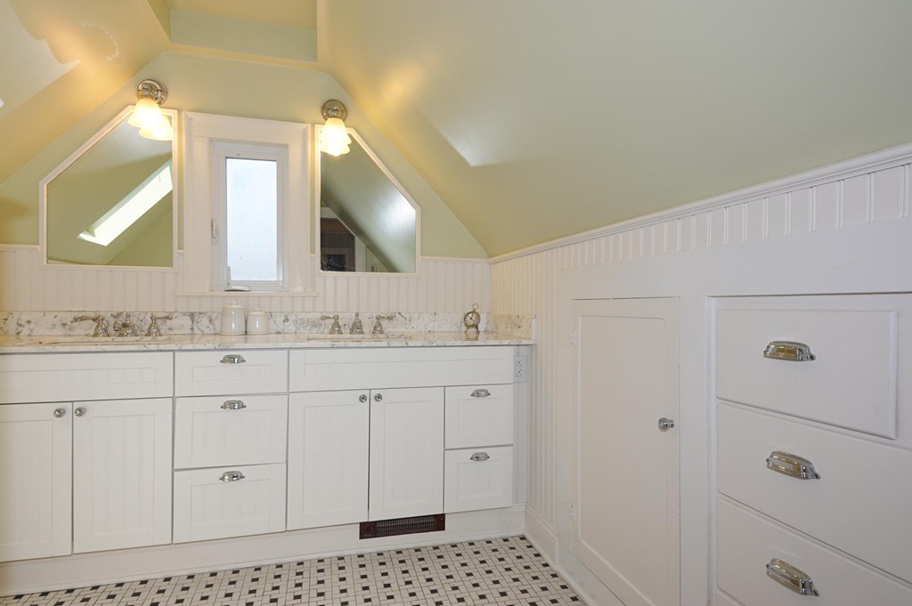 32 White Oak Road Boston, MA 02132 - Photo 13 of 30 Gallery Image 13