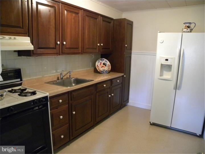 401 Wayne Avenue Springfield, PA 19064 - Photo 4 of 14 Kitchen