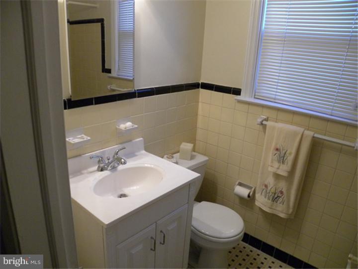401 Wayne Avenue Springfield, PA 19064 - Photo 7 of 14 Bathroom