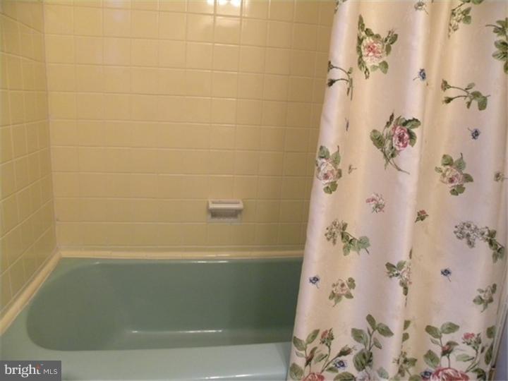 401 Wayne Avenue Springfield, PA 19064 - Photo 8 of 14 Bathroom