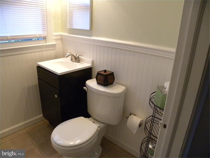 401 Wayne Avenue Springfield, PA 19064 - Photo 9 of 14 Bathroom