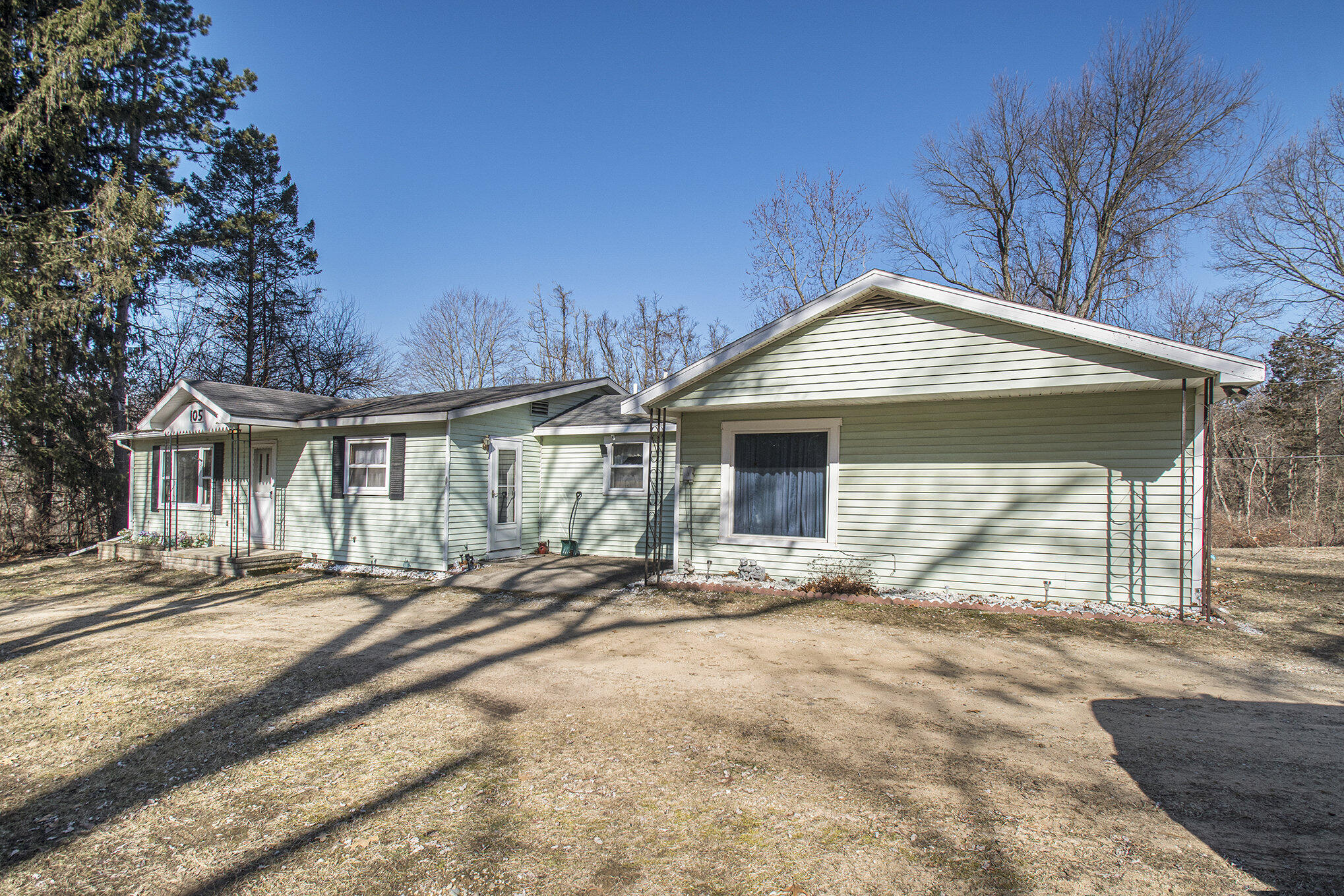 105 Matthew Road Niles, MI 49120 - Photo 2 of 28 Front