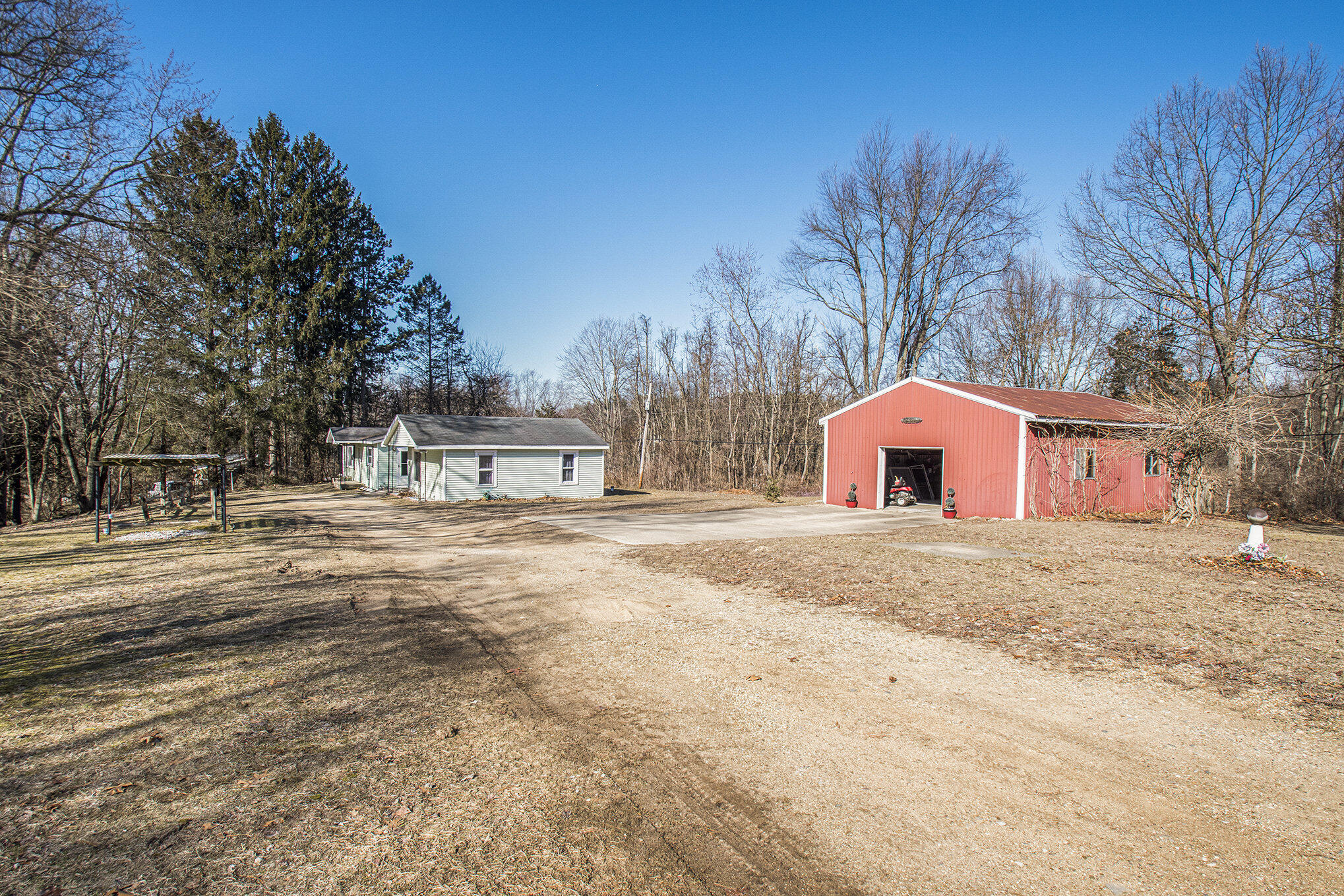 105 Matthew Road Niles, MI 49120 - Photo 3 of 28 Home/Pole building