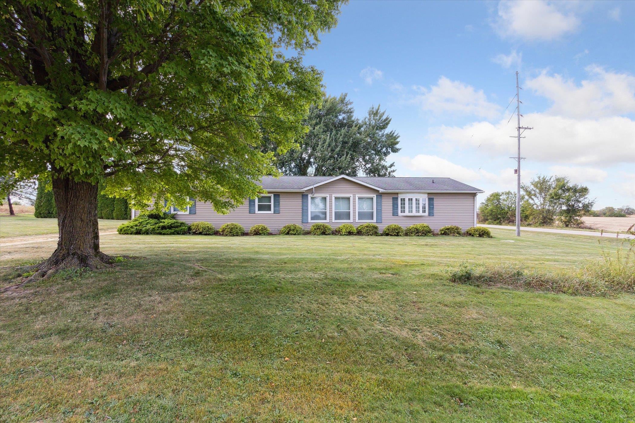 4994 North Unity Road Lena, IL 61048 - Photo 33 of 50 a front view of a house with garden