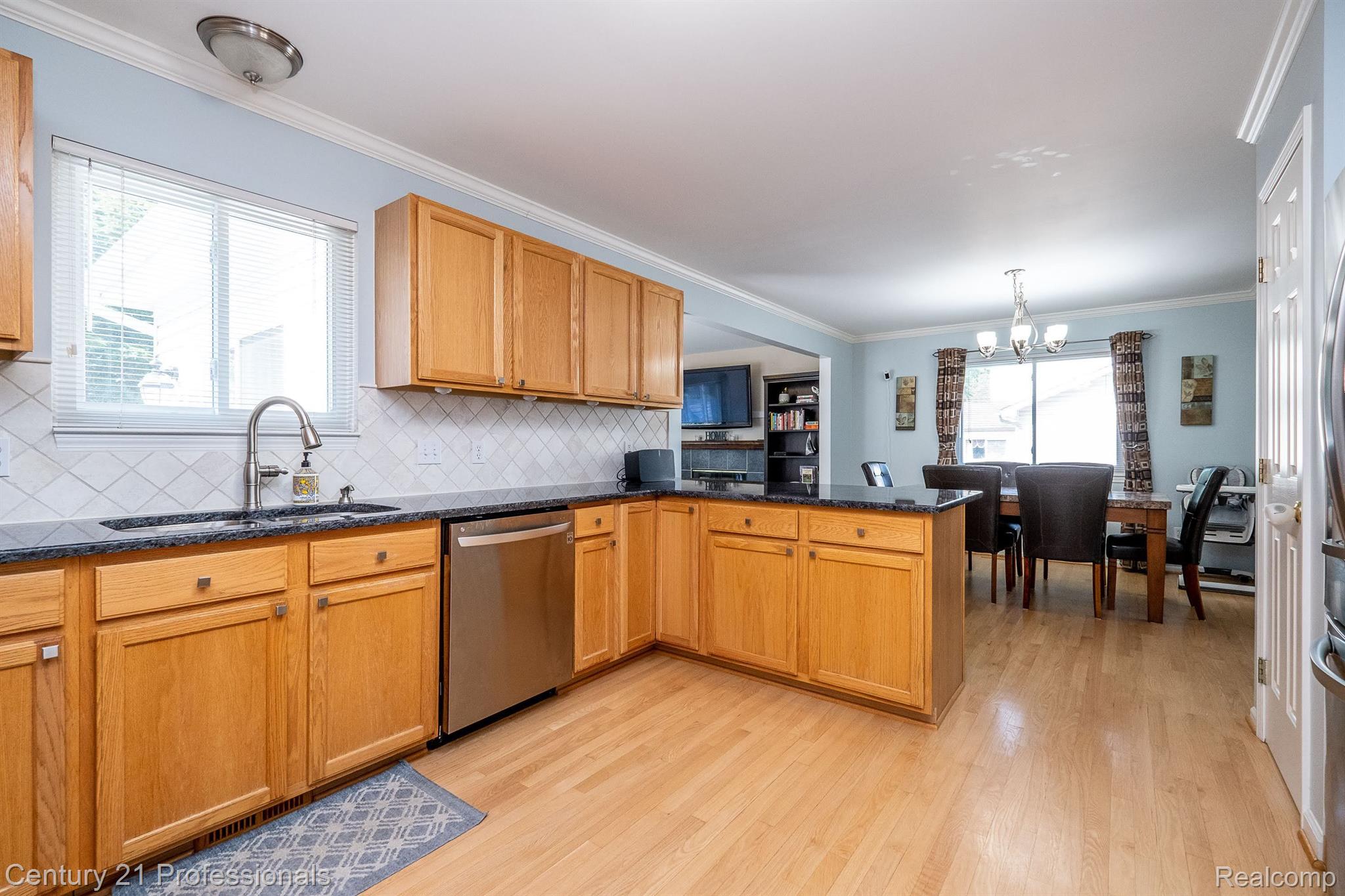 2089 Alsdorf Avenue Rochester, MI 48309 - Photo 16 of 50 kitchen to dining