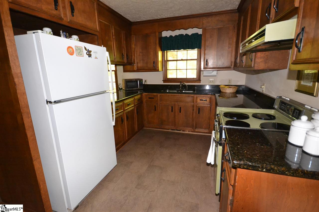203 Old Mill Road Taylors, SC 29687 - Photo 11 of 36 Gallery Image 11