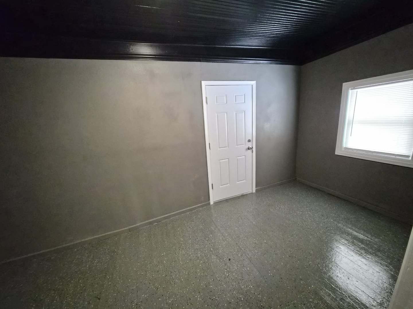 1234 West 72nd Street Chicago, IL 60636 - Photo 11 of 35 a view of an empty room with a window