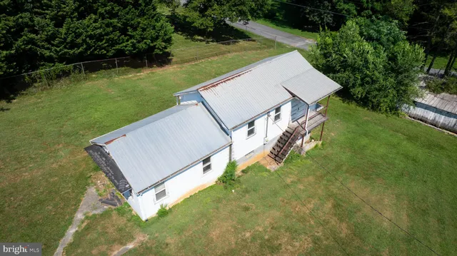 a view of a backyard with a garden and plants