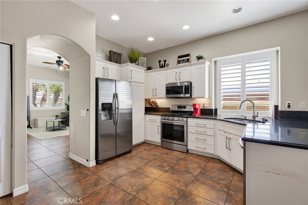 6487 Diamond Riverside, CA 92509 - Photo 9 of 29 Gallery Image 9