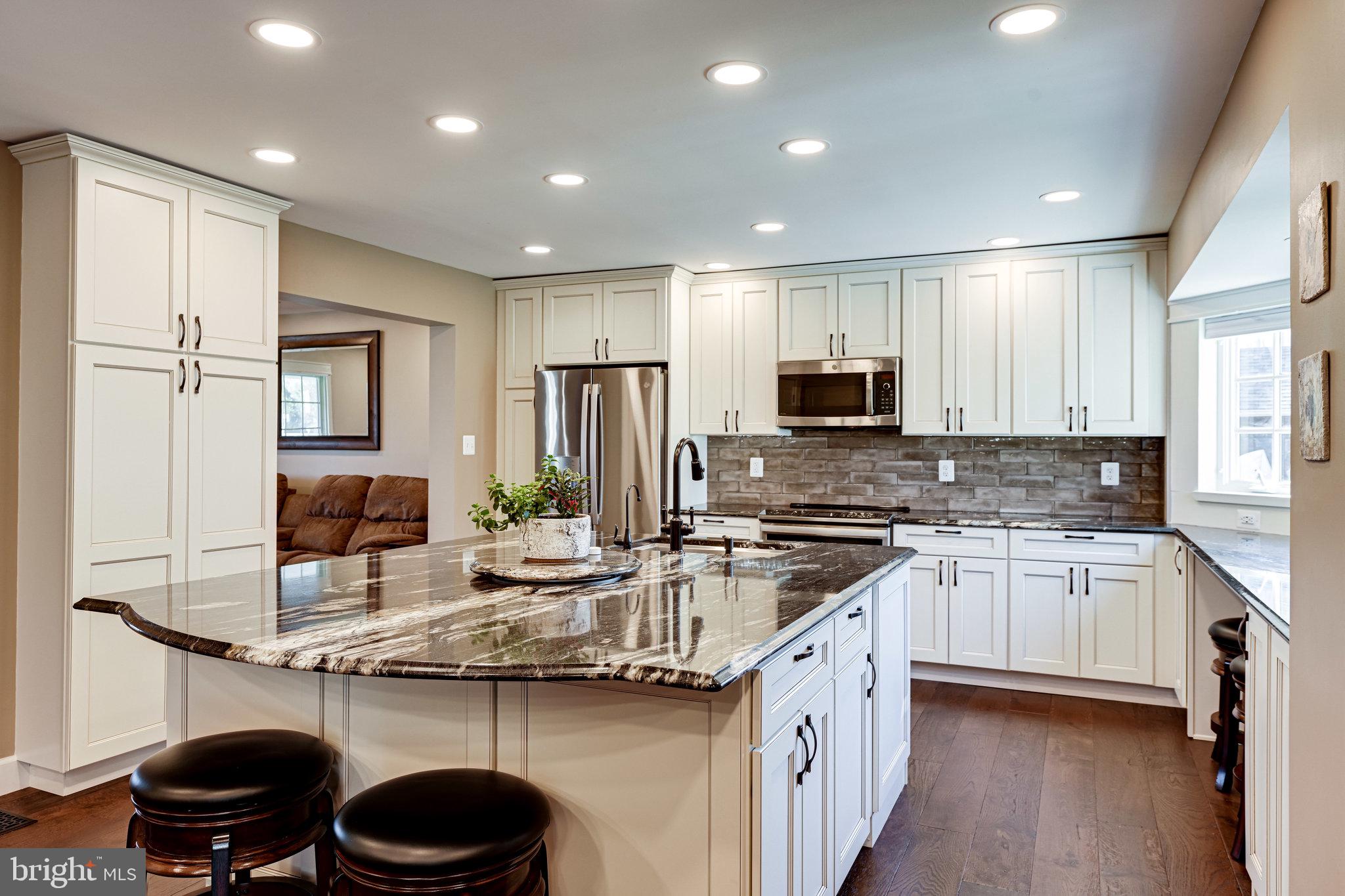 43313 Wayside Circle Ashburn, VA 20147 - Photo 16 of 77 Custom cabinets with soft close