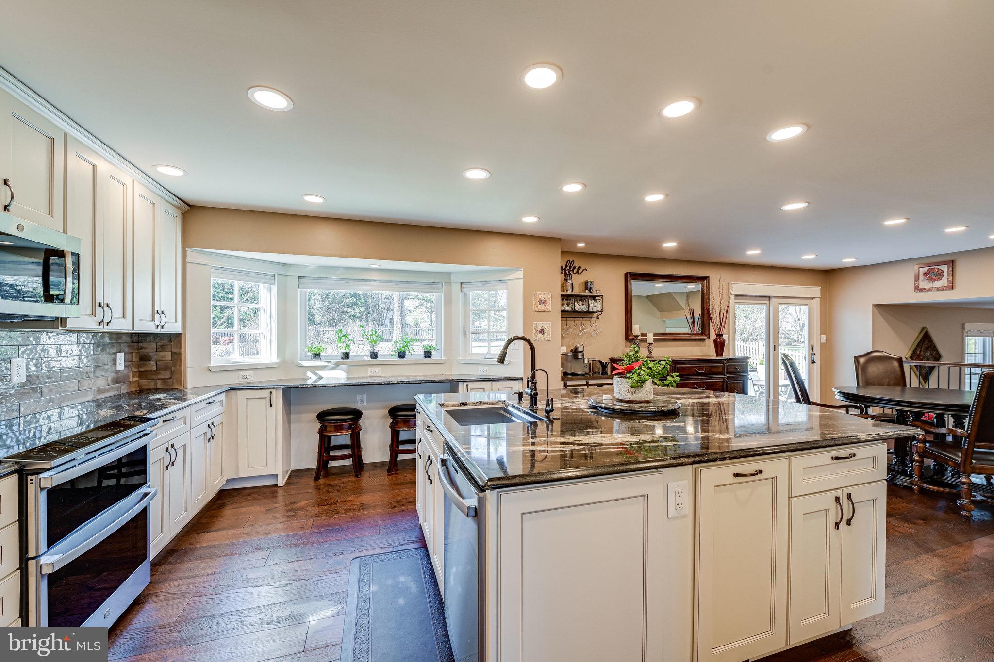 43313 Wayside Circle Ashburn, VA 20147 - Photo 21 of 77 Plenty of room for entertaining!