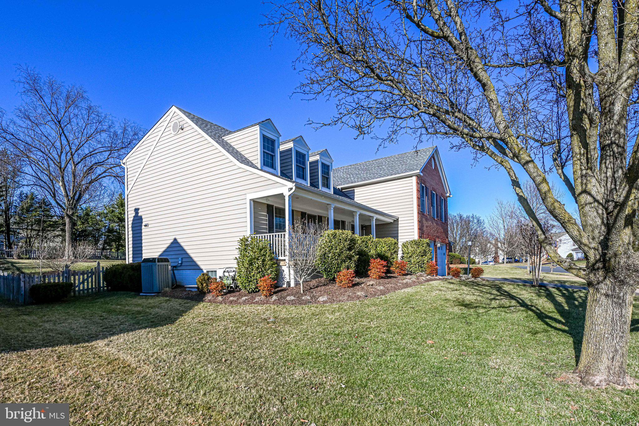 43313 Wayside Circle Ashburn, VA 20147 - Photo 4 of 77 Fully fenced backyard