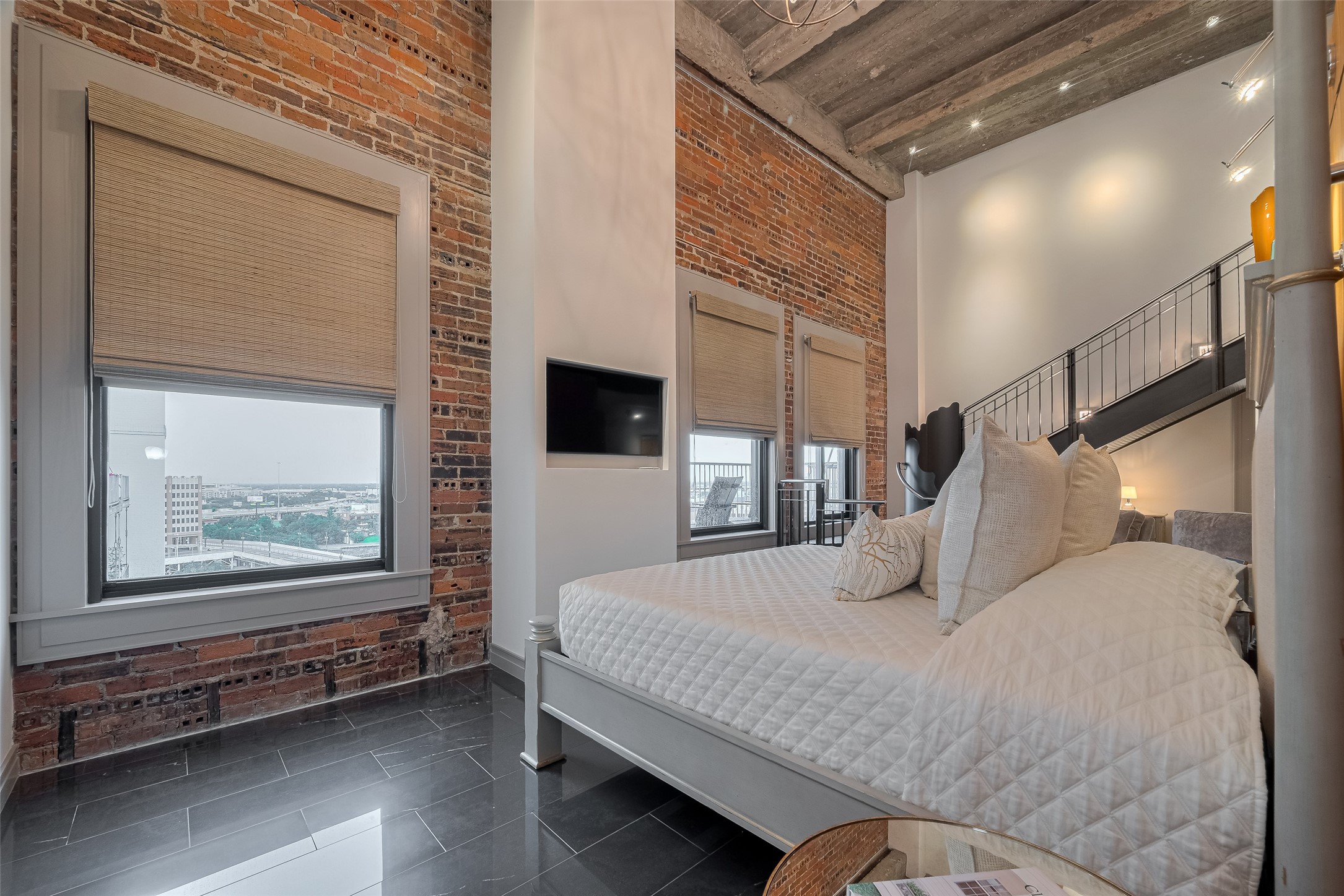 915 Franklin Street, Unit 9N Houston, TX 77002 - Photo 22 of 50