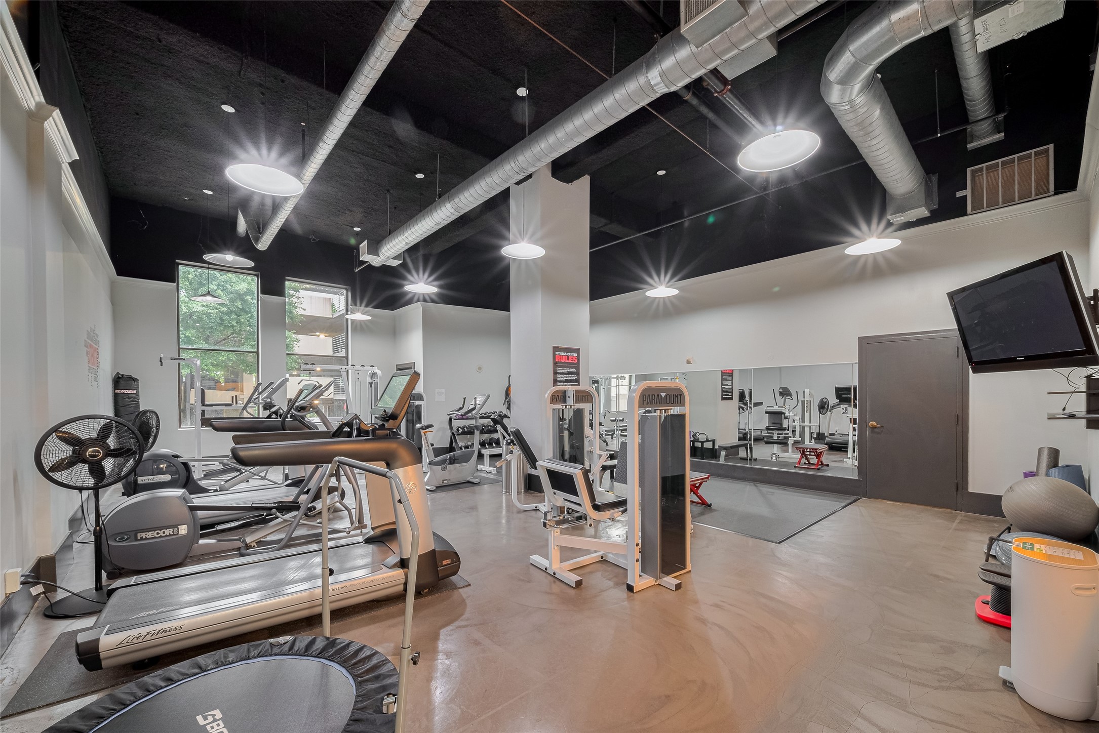 915 Franklin Street, Unit 9N Houston, TX 77002 - Photo 41 of 50 Located on the first floor with state of the art equipment