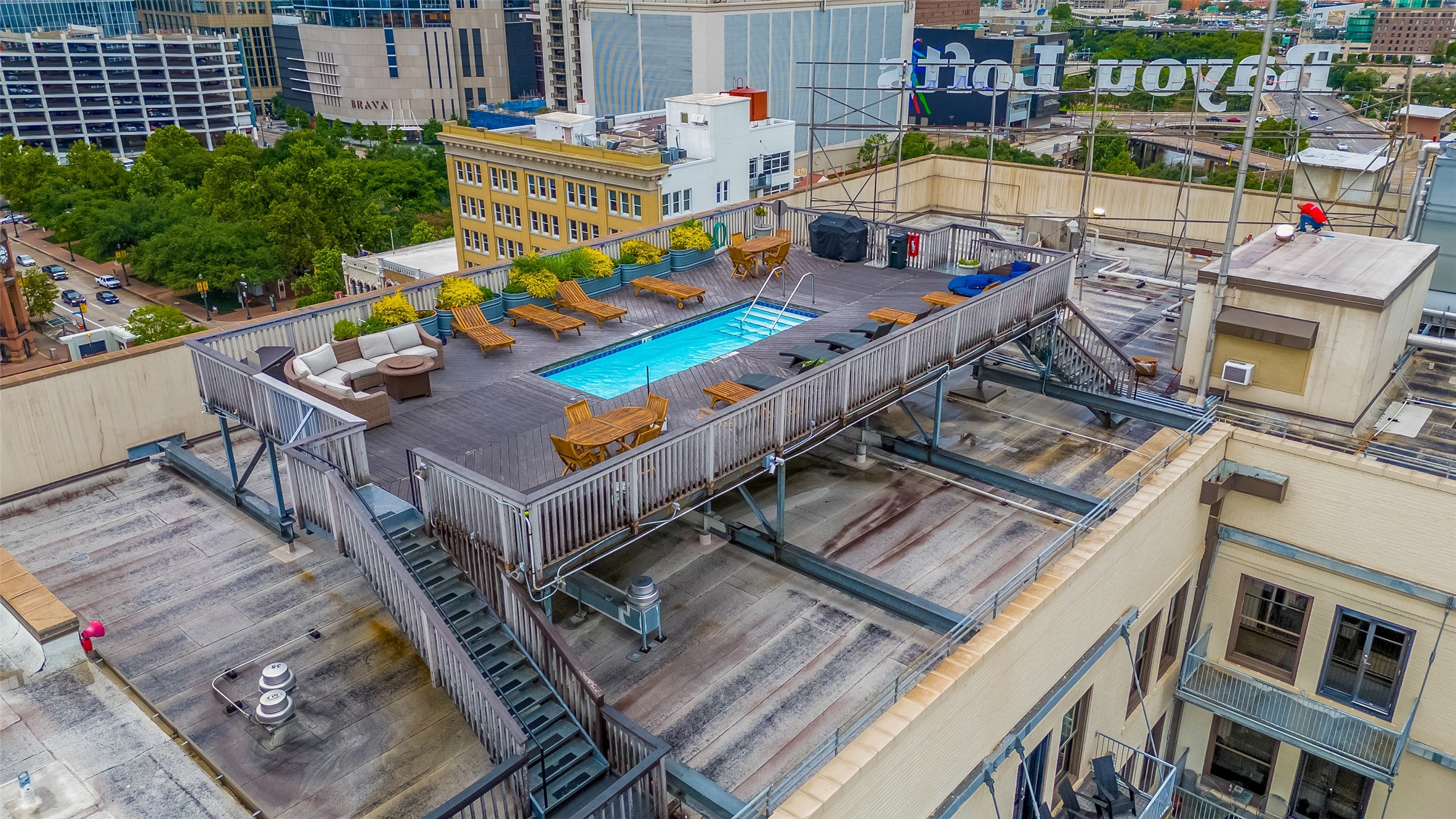 915 Franklin Street, Unit 9N Houston, TX 77002 - Photo 44 of 50 Beautiful rooftop pool overlooking Downtown Houston