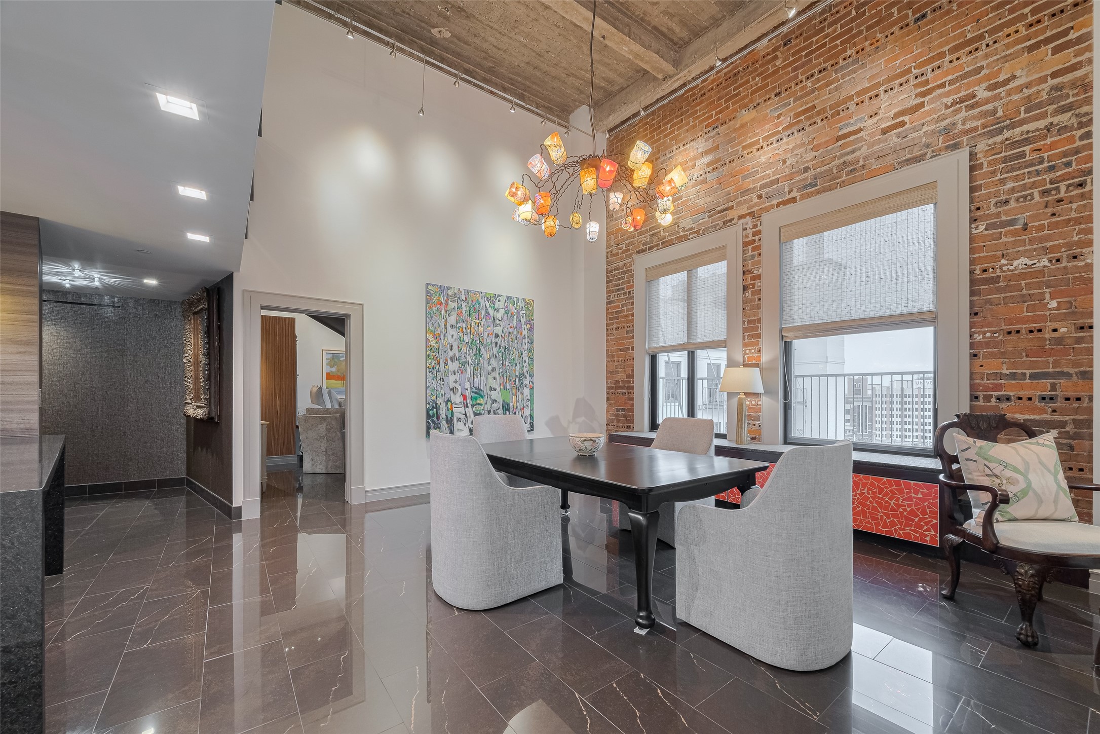 915 Franklin Street, Unit 9N Houston, TX 77002 - Photo 4 of 50 Designer finishes throughout unit with over $250K of upgrades