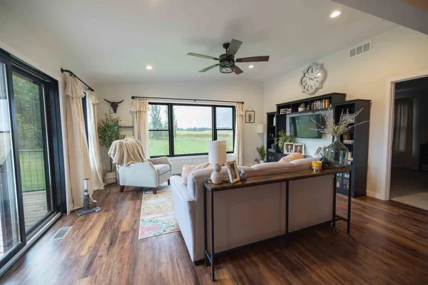 $599,900 | 3271 425th Avenue, Janesville, MN 56048