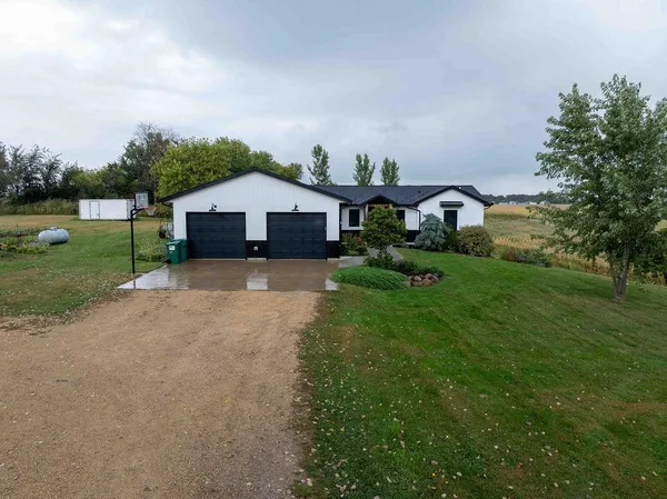 $599,900 | 3271 425th Avenue, Janesville, MN 56048