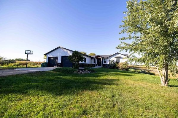 $599,900 | 3271 425th Avenue, Janesville, MN 56048