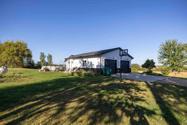 $599,900 | 3271 425th Avenue, Janesville, MN 56048