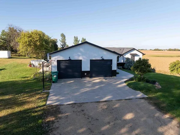 $599,900 | 3271 425th Avenue, Janesville, MN 56048