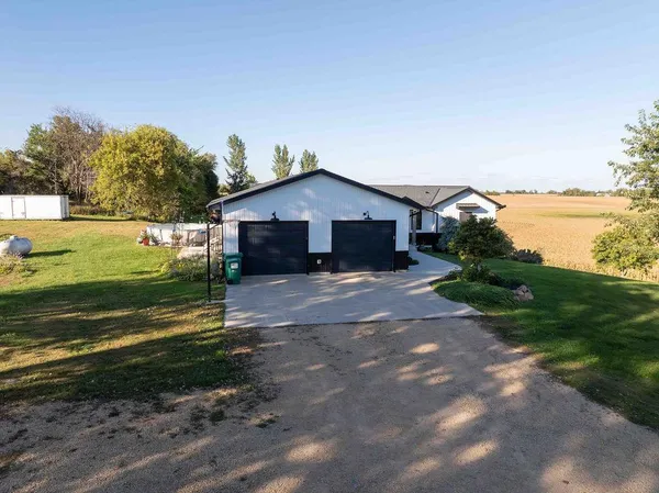 $599,900 | 3271 425th Avenue, Janesville, MN 56048