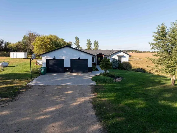 $599,900 | 3271 425th Avenue, Janesville, MN 56048