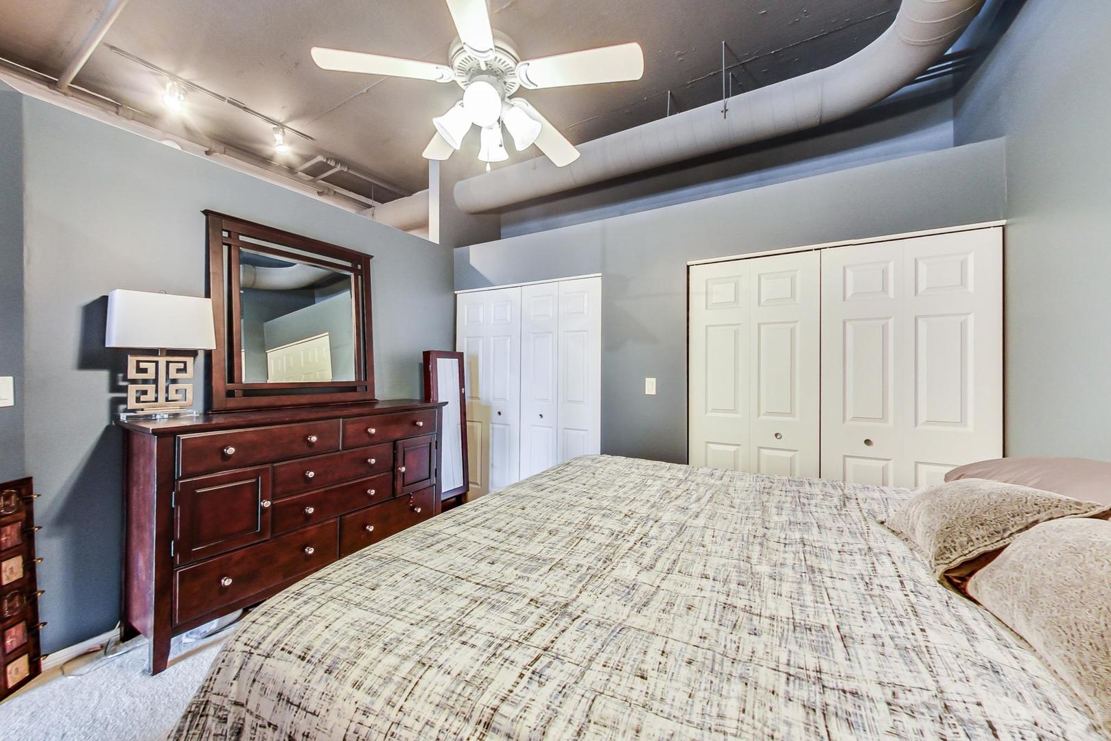 950 West Monroe Street, Unit 902 Chicago, IL 60607 - Photo 13 of 28