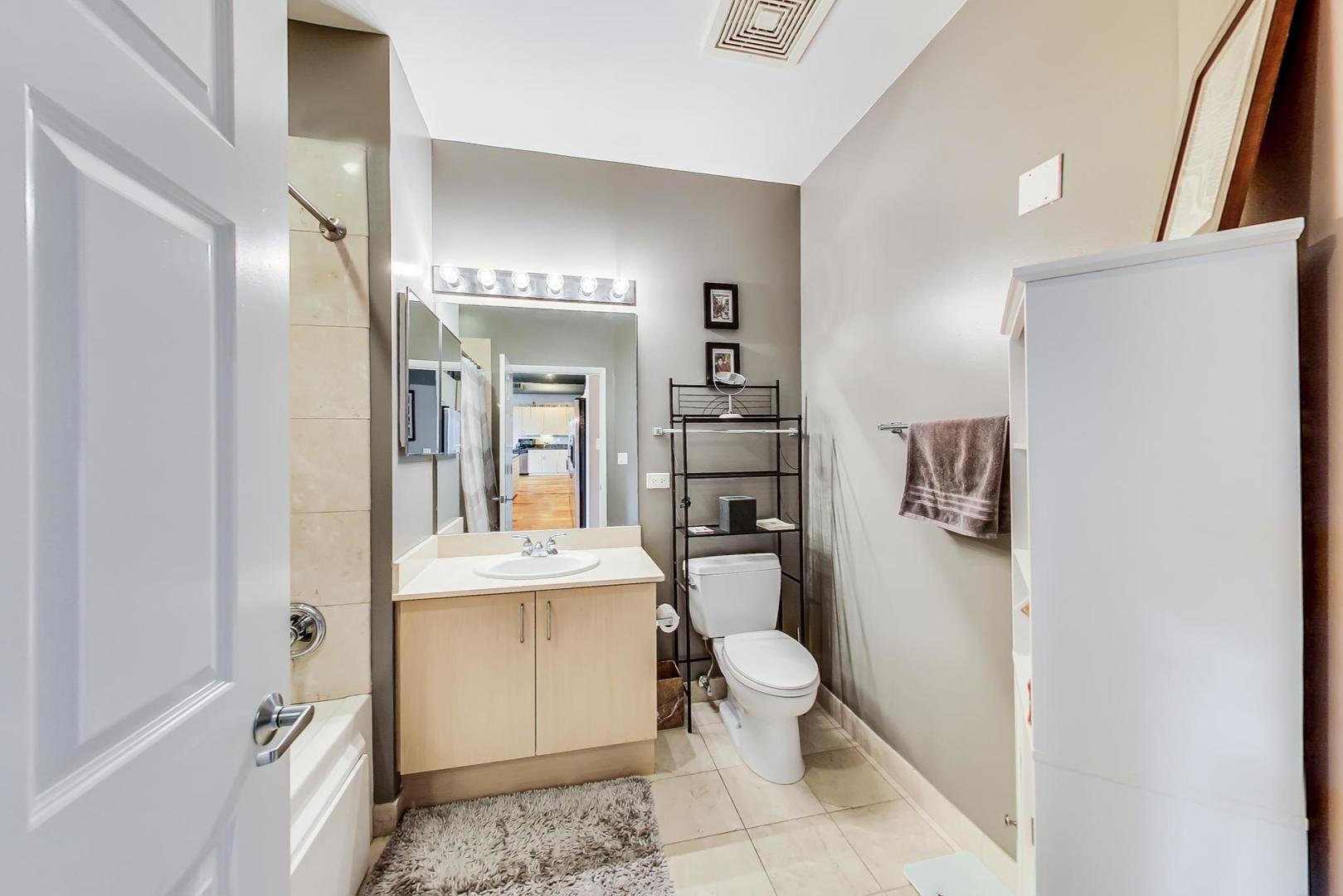 950 West Monroe Street, Unit 902 Chicago, IL 60607 - Photo 15 of 28