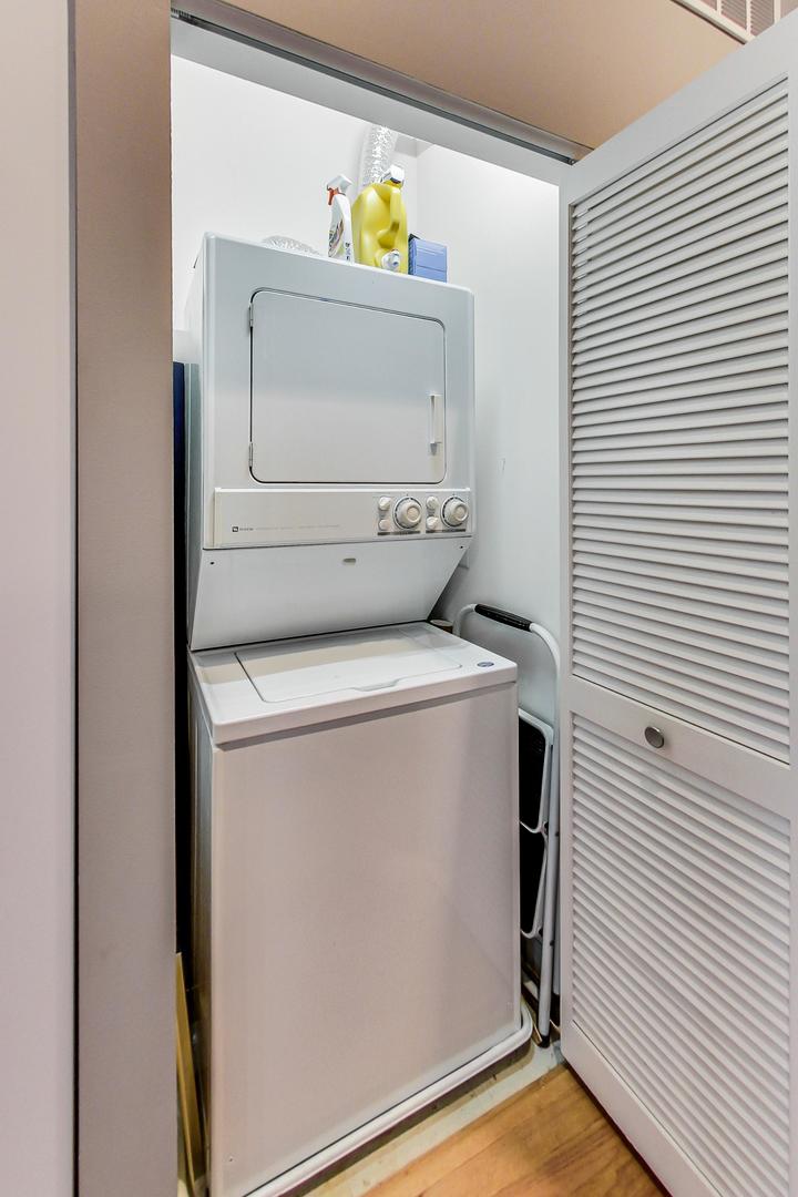 950 West Monroe Street, Unit 902 Chicago, IL 60607 - Photo 19 of 28