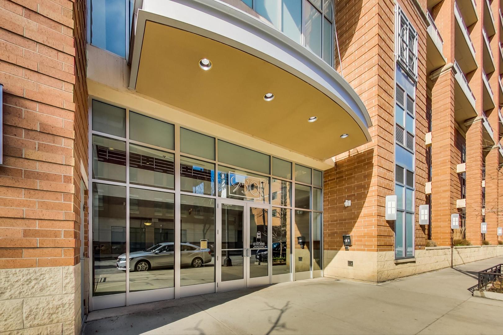 950 West Monroe Street, Unit 902 Chicago, IL 60607 - Photo 3 of 28