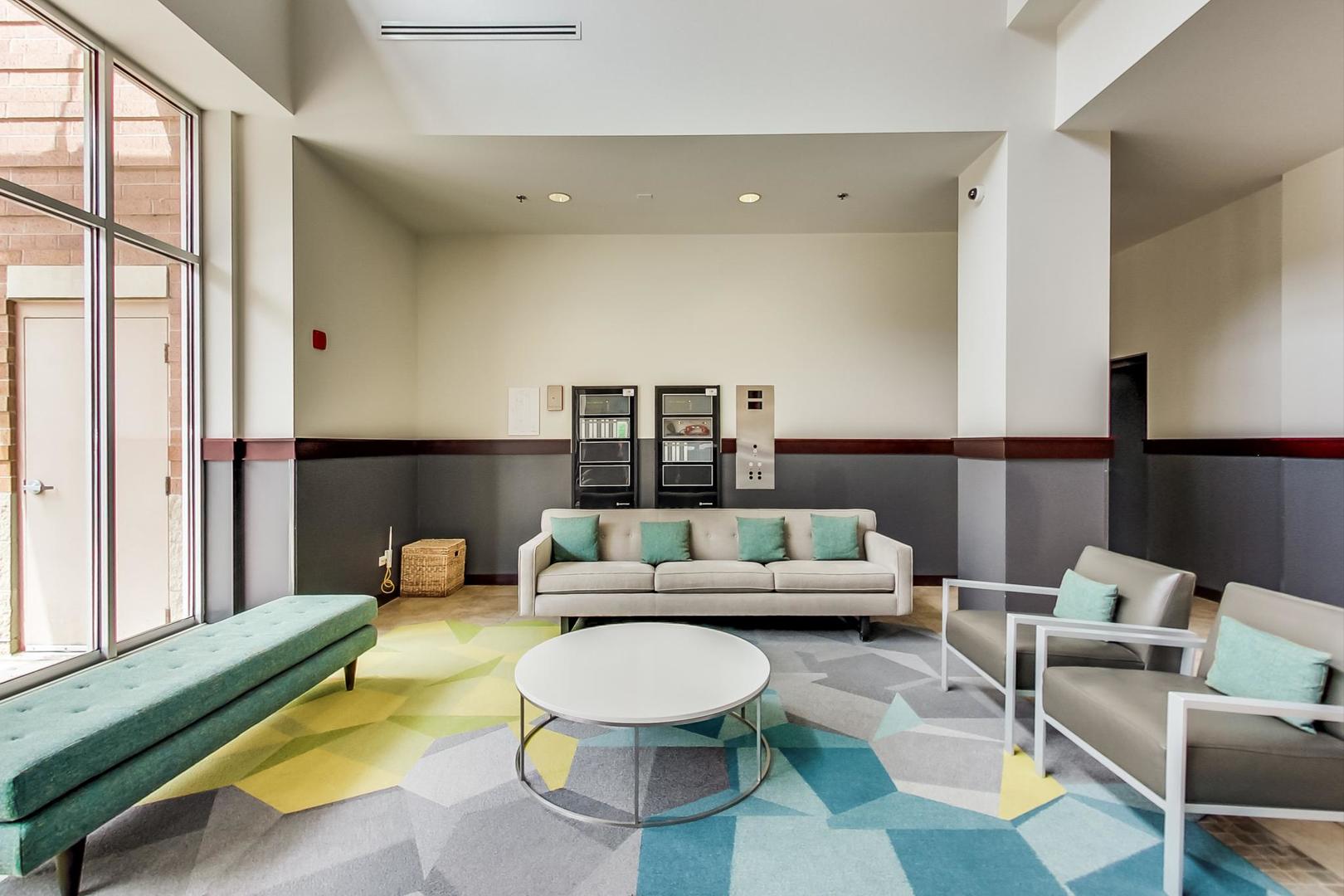 950 West Monroe Street, Unit 902 Chicago, IL 60607 - Photo 5 of 28