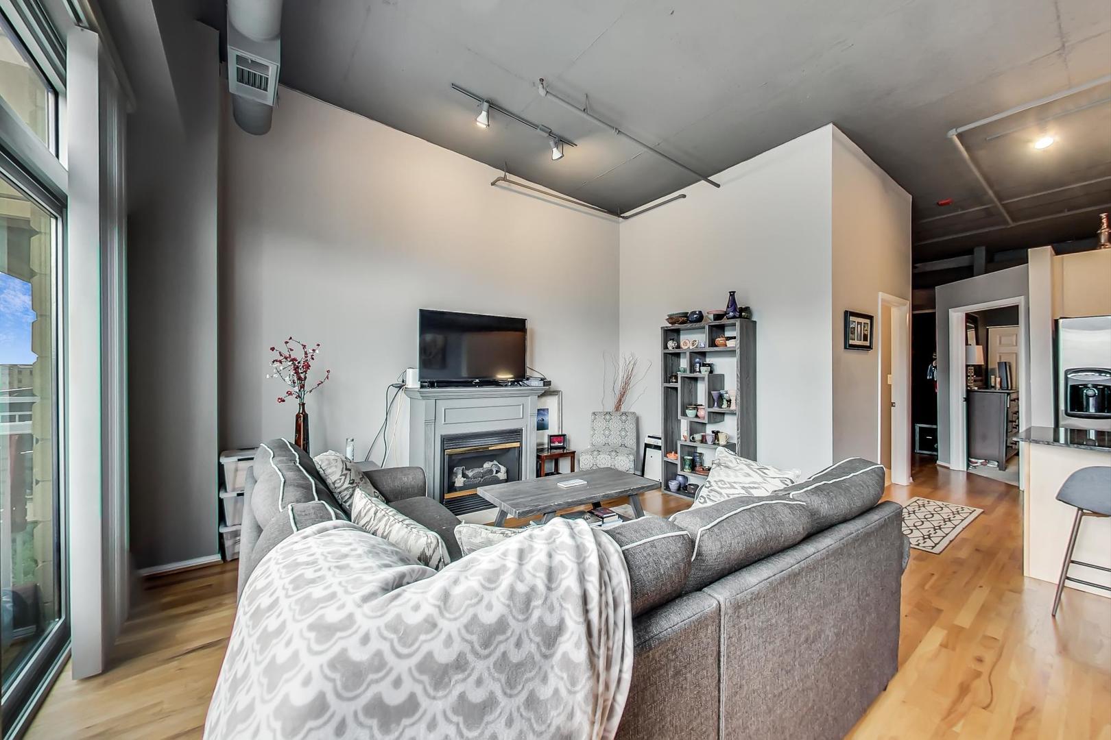 950 West Monroe Street, Unit 902 Chicago, IL 60607 - Photo 7 of 28