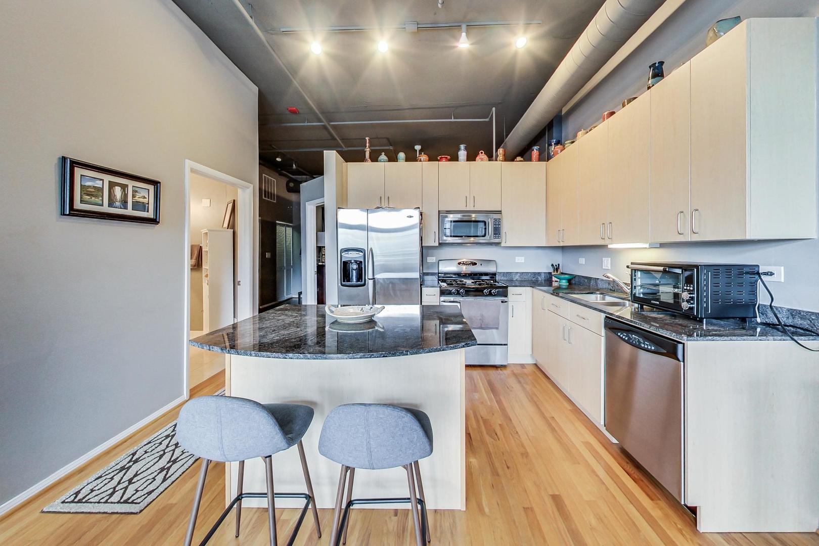 950 West Monroe Street, Unit 902 Chicago, IL 60607 - Photo 9 of 28