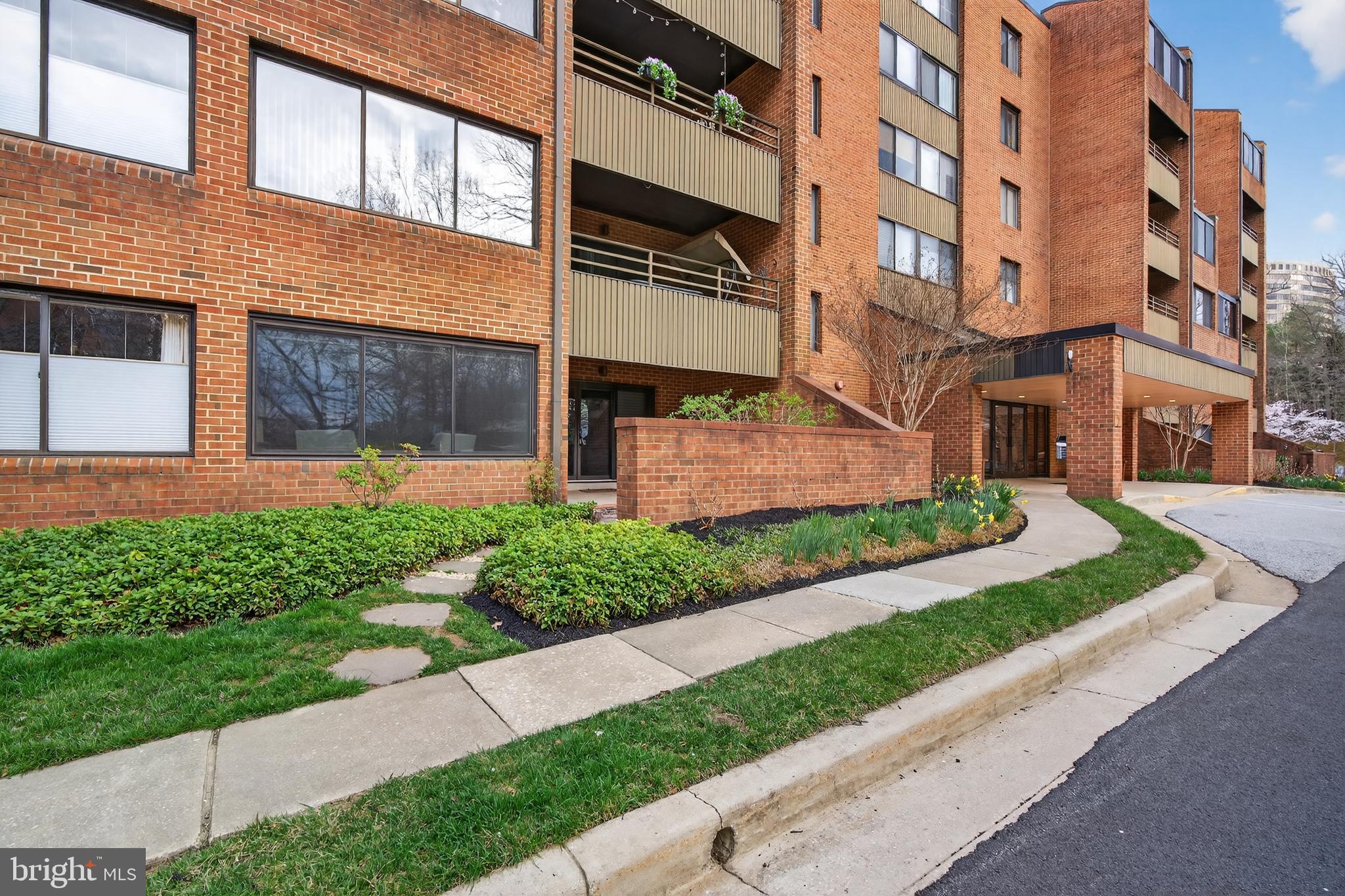 2 Southerly Court, Unit 101 Baltimore, MD 21286 - Photo 17 of 27 Quaint stone path to patio