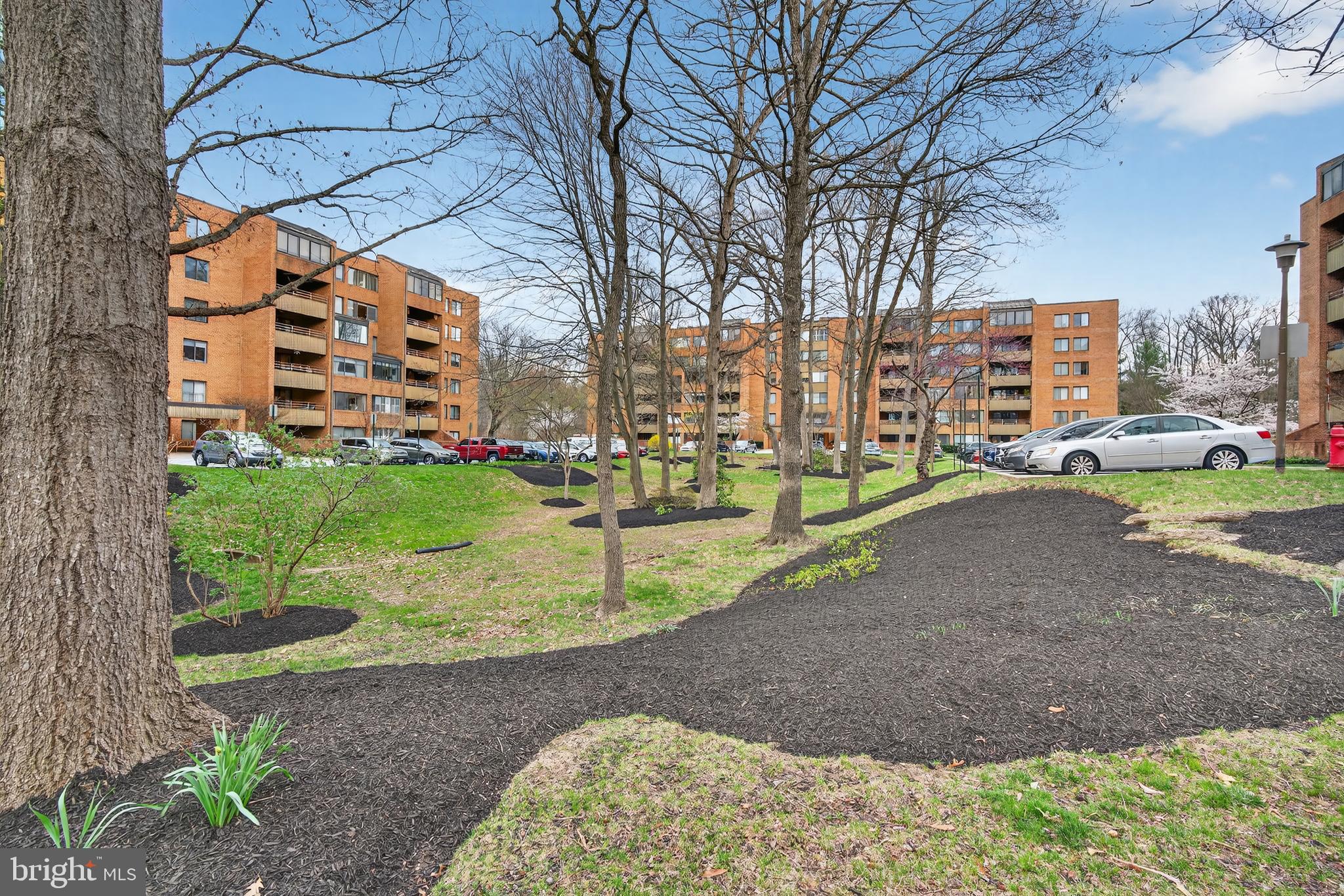 2 Southerly Court, Unit 101 Baltimore, MD 21286 - Photo 20 of 27 Well-maintained common area