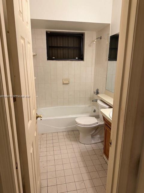 8932 Ridgeland Drive Cutler Bay, FL 33157 - Photo 5 of 12 a bathroom with a toilet a bath tub and a shower