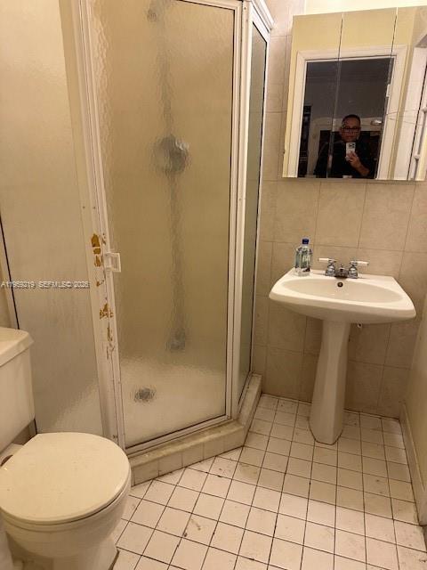 8932 Ridgeland Drive Cutler Bay, FL 33157 - Photo 7 of 12 a bathroom with a sink toilet and shower