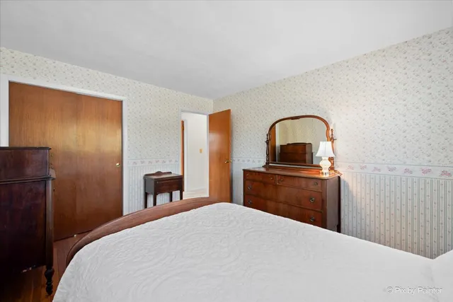 $360,000 | 906 West Roosevelt Road, Wheaton, IL 60187