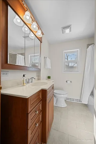 $360,000 | 906 West Roosevelt Road, Wheaton, IL 60187