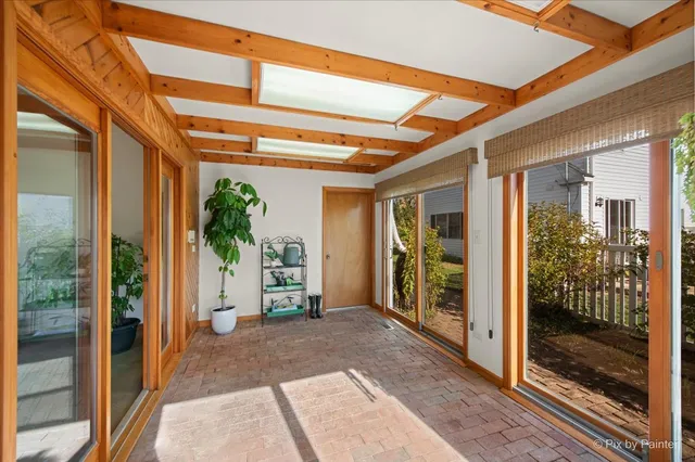 $360,000 | 906 West Roosevelt Road, Wheaton, IL 60187