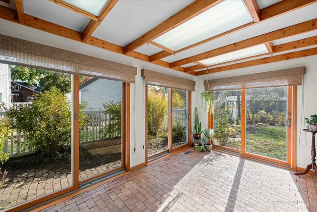 $360,000 | 906 West Roosevelt Road, Wheaton, IL 60187