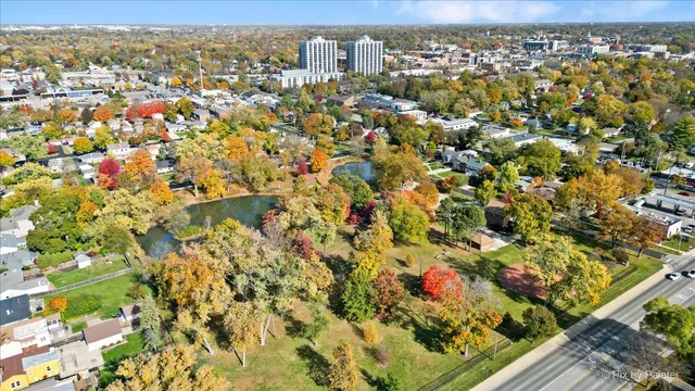 $360,000 | 906 West Roosevelt Road, Wheaton, IL 60187